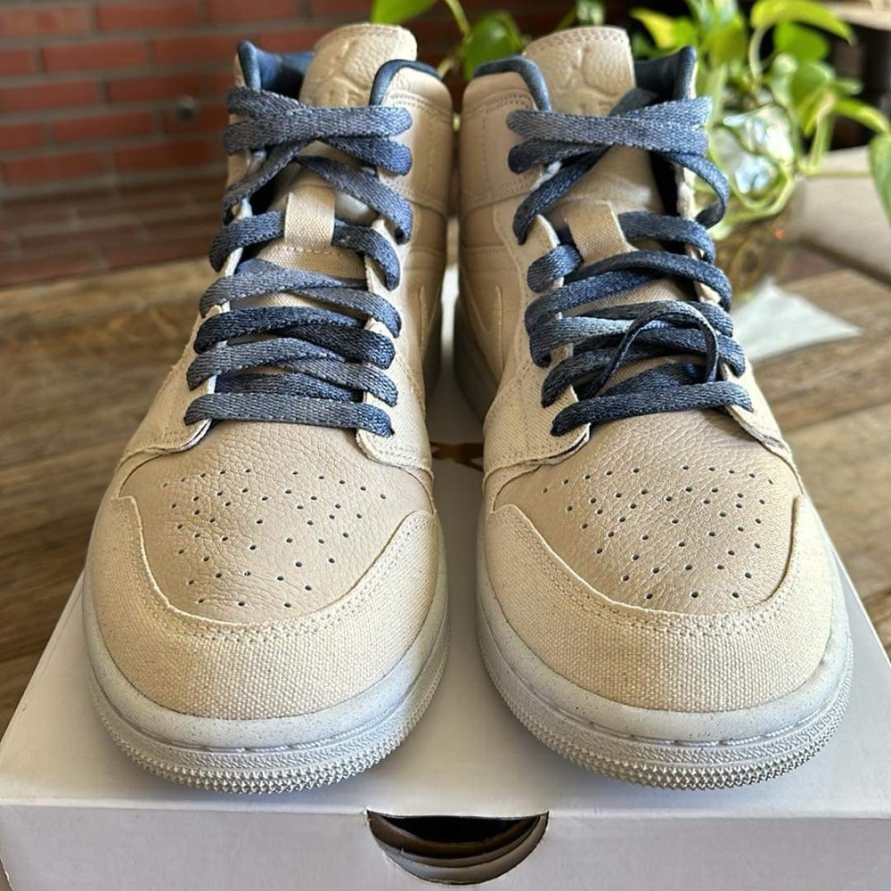 Nike Air Jordan 1 Mid SE - Picture 3 of 4